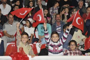 ALİAĞA ‘CUMHURİYET’E SAHİP ÇIKTI