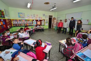 FOÇA BELEDİYESİ ÖĞRENCİLERİN YANINDA