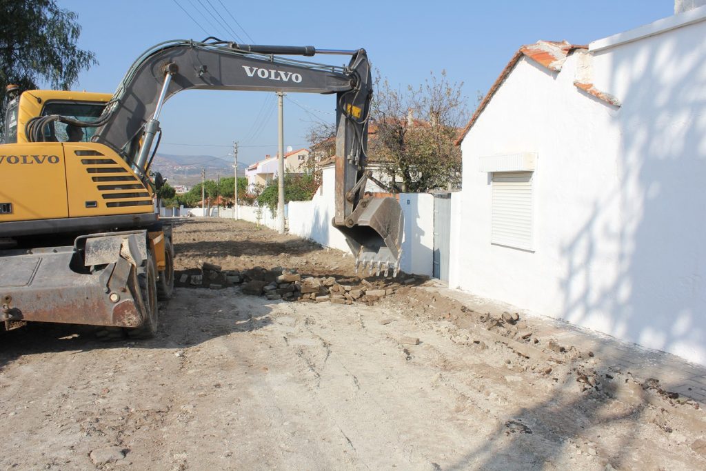 İLÇE ADETA ŞANTİYE ALANINA DÖNDÜ