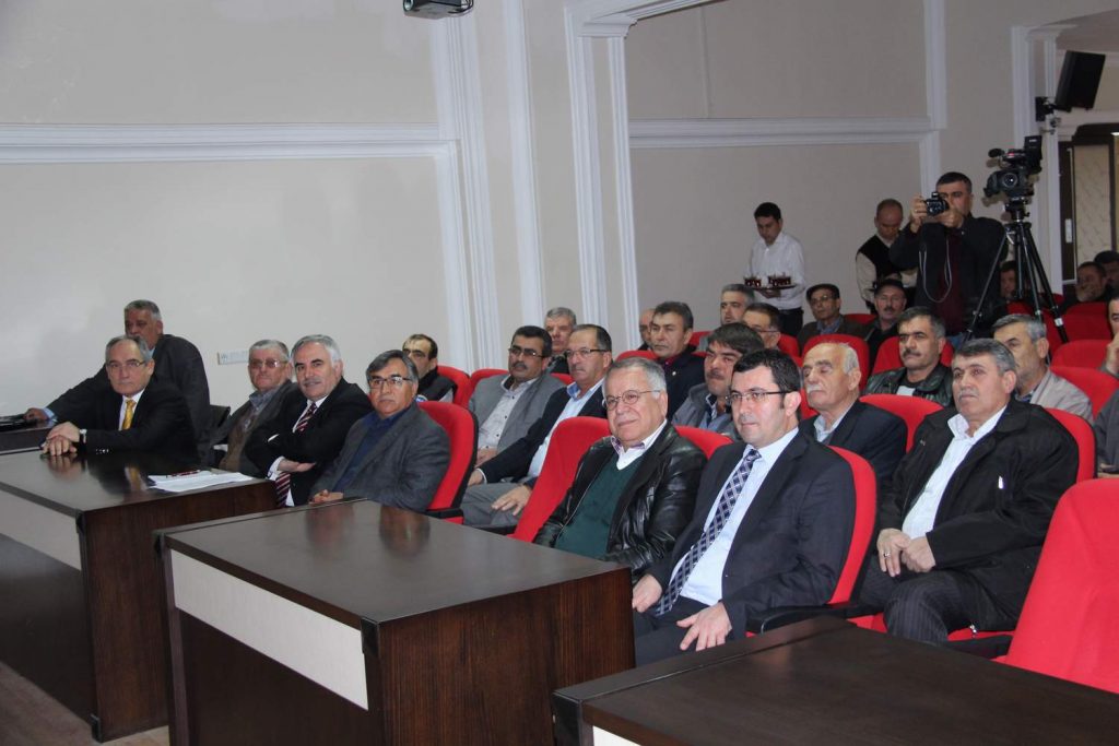 BERGAMALI ÇİFTÇİLER BELEDİYE İLE EL ELE ÖRGÜTLENİYOR