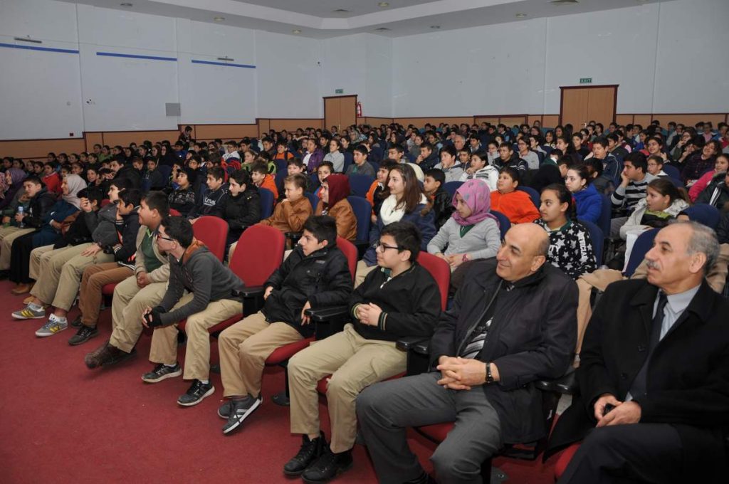 ALİAĞA BELEDİYESİNDEN ÖĞRENCİLERE MOTİVASYON SEMİNERİ