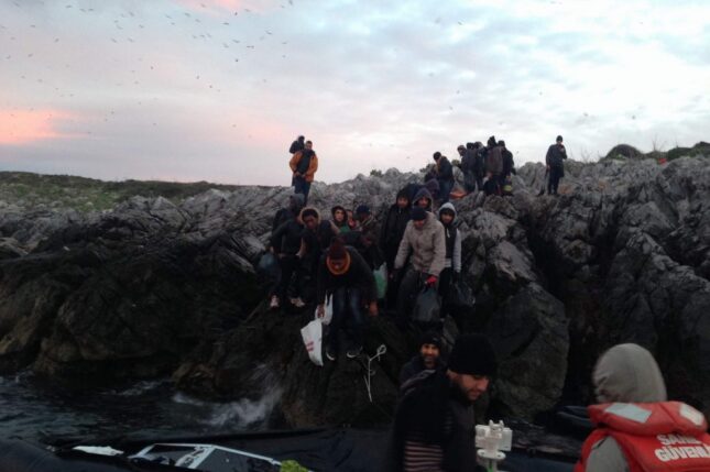 Sahil Güvenlik 98 göçmeni daha yakaladı
