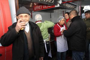 Karşıyaka duraklarında ‘çorba’