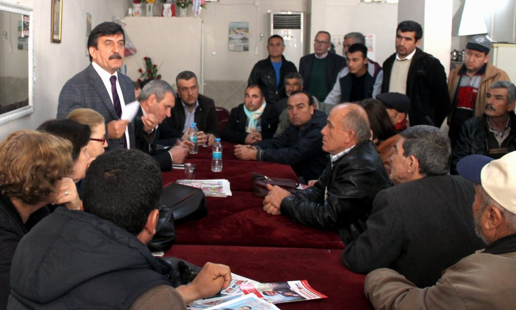 CHP’Lİ MOROĞLU’NDAN KAHVEHANEDE  MİTİNG