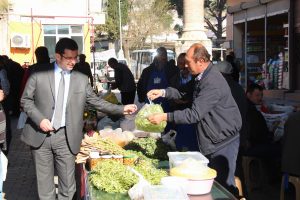CUMA PAZARI’NDA ÜRETİCİNİN YÜZÜ GÜLÜYOR