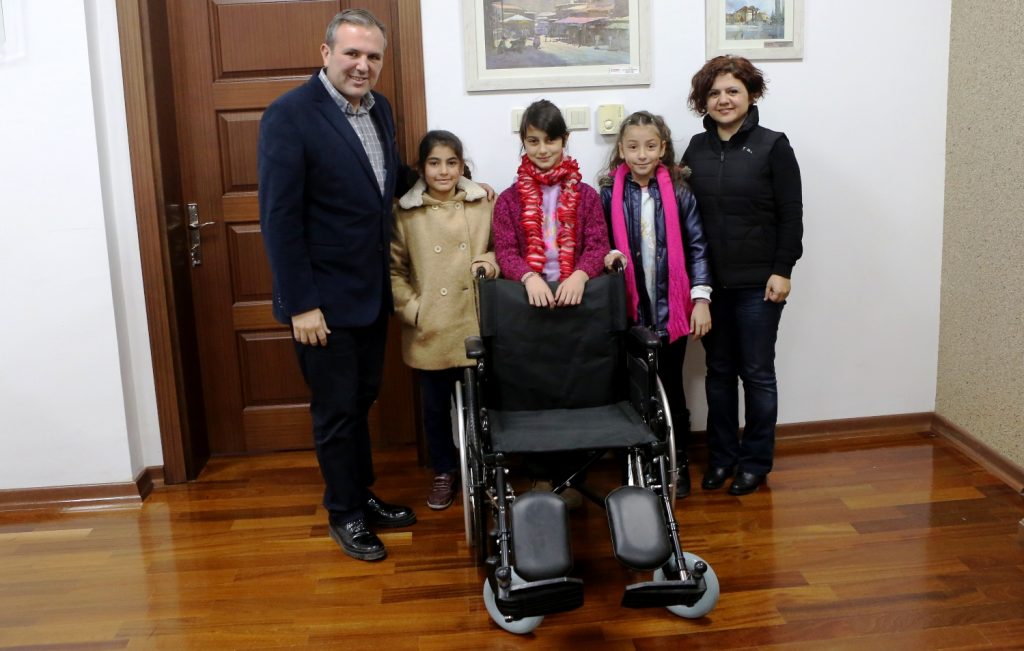 Kendileri küçük kalpleri büyük