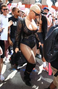 AMBER ROSE ASLINA DÖNDÜ