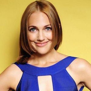 Meryem Uzerli silah eğitimi almaya başladı