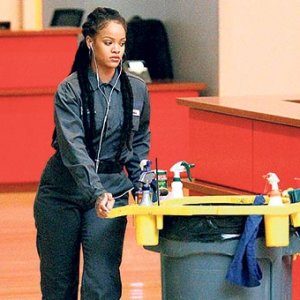 Rihanna iş başında görüntülendi