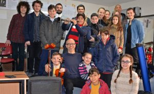 BERGAMA’DA MÜZİK YOLCULUĞU USTA MÜZİSYENLERİN EĞİTMENLİĞİNDE BKHMM’DE DEVAM EDİYOR