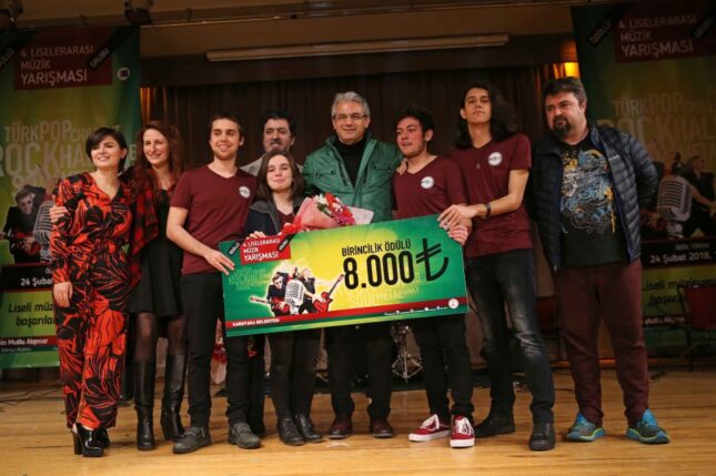 Karşıyaka’da ‘Liseli Müzisyenler’ yarıştı!