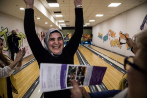 Görme engelliler bowling turnuvasında yarıştı