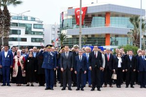 ÇANAKKALE ŞEHİTLERİ İÇİN ALİAĞA’DA TÖREN DÜZENLENDİ