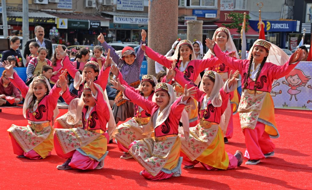 22.ULUSLARARASI BERGAMA ÇOCUK ŞENLİĞİ BAŞLADI
