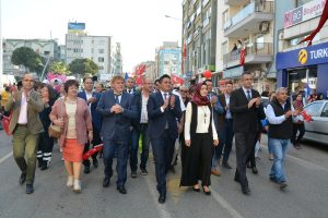 23 NİSAN ULUSLARARASI ALİAĞA ÇOCUK FESTİVALİ ŞÖLEN HAVASINDA BAŞLADI