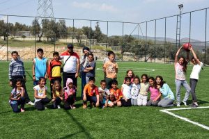 ALİAĞA BELEDİYESİ’NDEN GENÇLERE VE GENÇ KALANLARA HALI SAHA