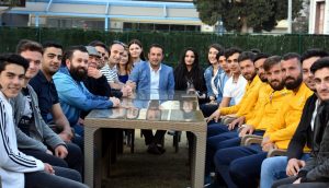 ALİAĞASPORLU FUTBOLCULARDAN YENİÇERİLER DERNEĞİNE ZİYARET