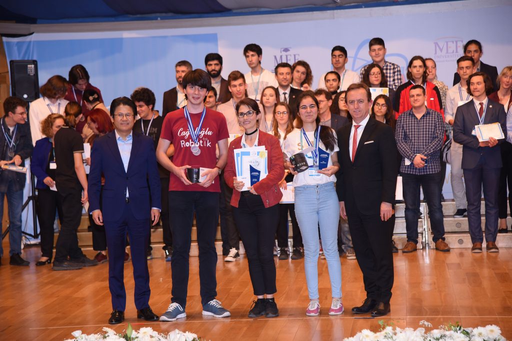 İZMİRLİ ÖĞRENCİLERİN BÜYÜK BAŞARISI