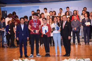 İZMİRLİ ÖĞRENCİLERİN BÜYÜK BAŞARISI