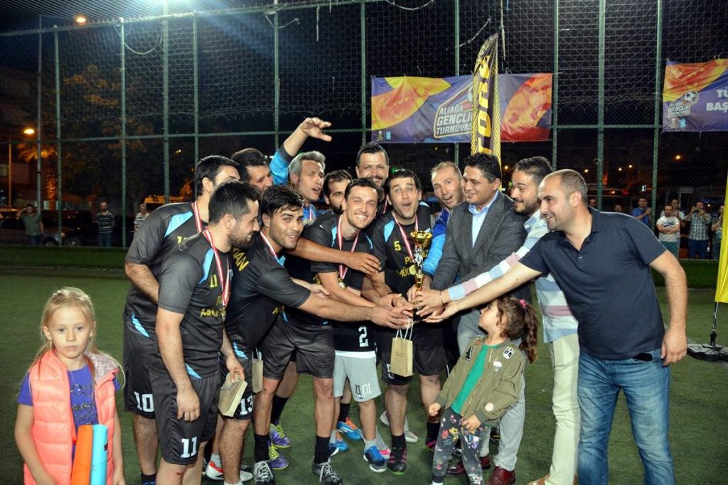 ALİAĞA GENÇLİK TURNUVASI’NIN ŞAMPİYONU POYRAZ MÜCEVHERAT OLDU
