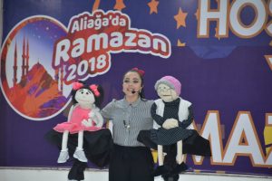 MARMELAT KUKLA GÖSTERİSİNE ALİAĞALI ÇOCUKLARDAN YOĞUN İLGİ