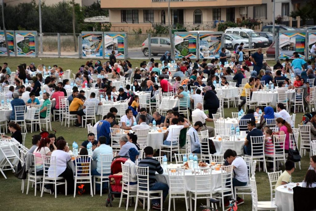 ALİAĞA’DA İLK İFTAR YAPILDI