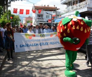 BAŞKAN ŞAHİN İZMİRLİLERİ, ÇİLEK DİYARI EMİRALEM’DE BULUŞTURACAK…
