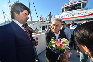 FOÇA’YA GEMİ İLE ULAŞTILAR
