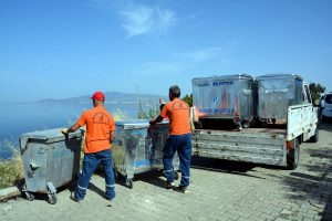 ALİAĞA BELEDİYESİ ÇÖP KONTEYNERLERİNİ YENİLEDİ