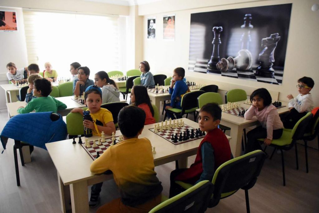 ALİAĞA BELEDİYESİ SATRANÇ KULÜBÜ YAZ DÖNEMİ KAYITLARI BAŞLIYOR