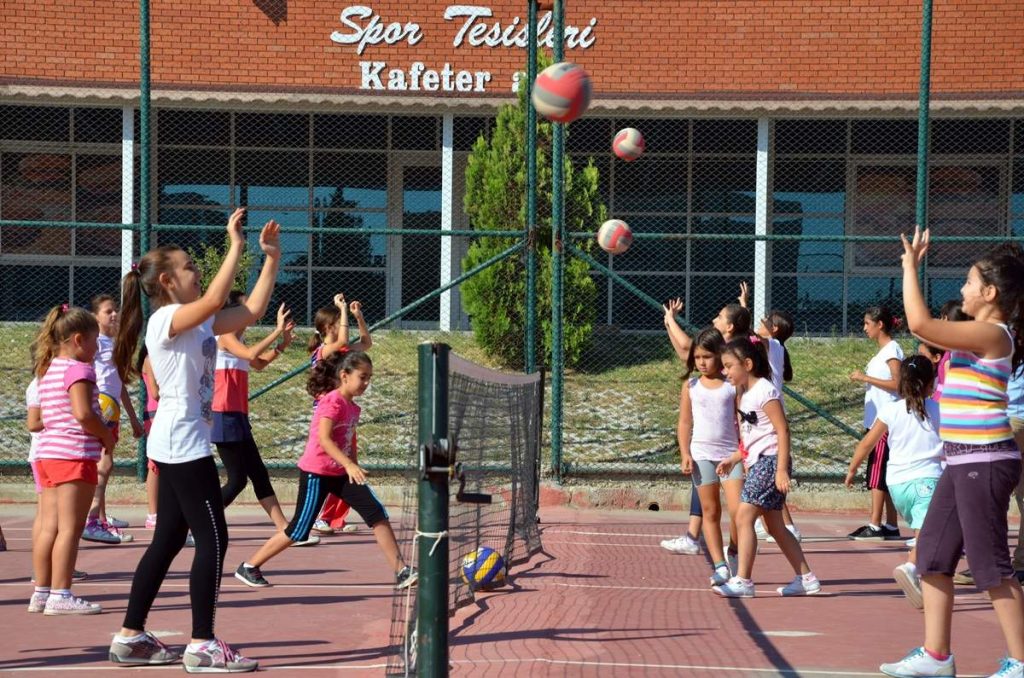 ALİAĞALI GENÇLERDEN YAZ SPOR OKULLARINA YOĞUN İLGİ