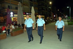 ALİAĞA BELEDİYE ZABITASI’NDAN DİLENCİ UYGULAMASI