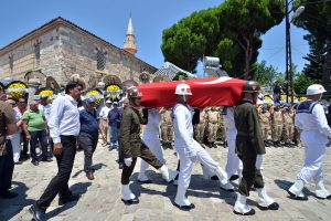 FOÇA’NIN AĞABEYİ ERİNERİ DEMİRAĞ, TOPRAĞA VERİLDİ
