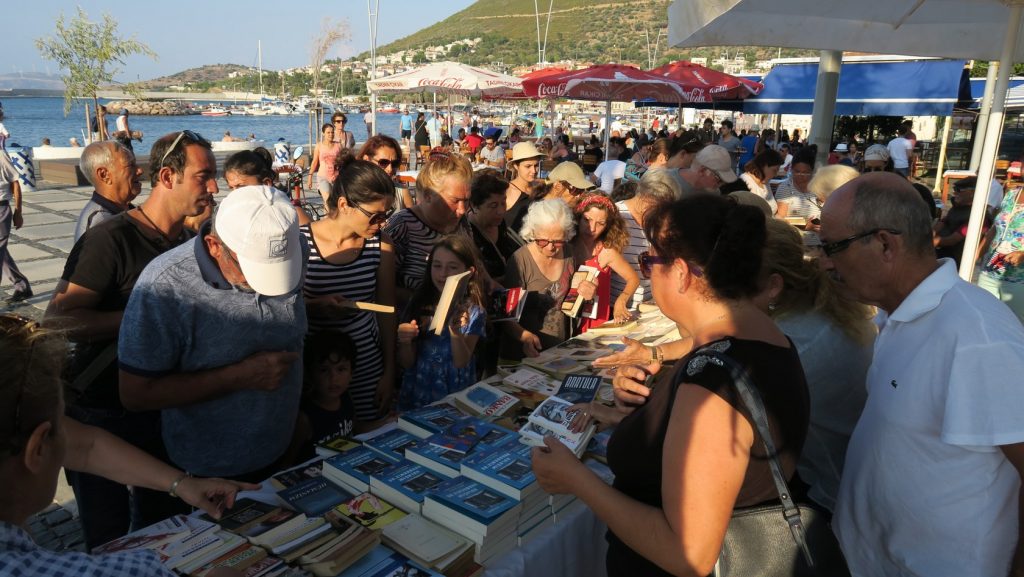 YENİ FOÇA KİTAPLA BULUŞTU
