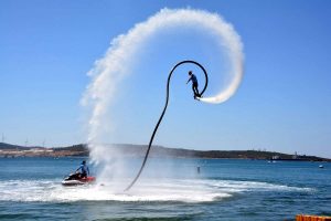 TÜRKİYE SU JETİ VE FLYBOARD ŞAMPİYONASI’NIN İLK AYAĞI ALİAĞA’DA YAPILDI