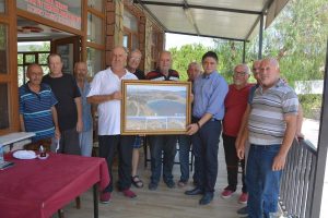 BAŞKAN SERKAN ACAR’DAN MUHTAR VE İMAMLARA HEDİYE