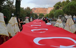 200 METRELİK TÜRK BAYRAĞI AÇILDI