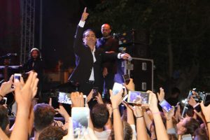  HÜSNÜ ÇALDI, FERHAT SÖYLEDİ! KINIKLILAR COŞTU.