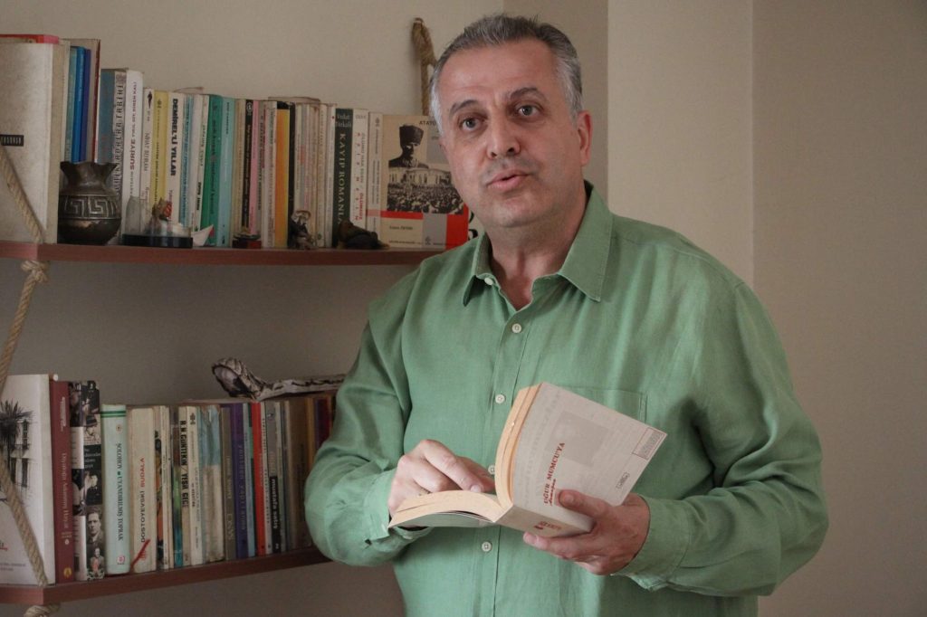 Baş­kan Dev­ran:  ” Su akar yo­lu­nu bulur” za­ma­nı değil…