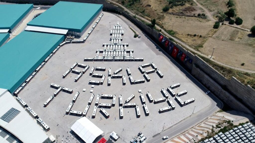 İzmir’e 100 elektrikli otobüs ve 55 midibüs daha geliyor