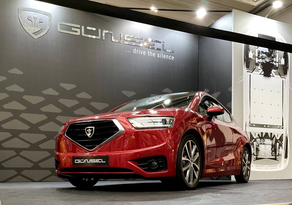 KKTC’nin yerli otomobili GÜNSEL ilk modeli B9 ile Londra’da!