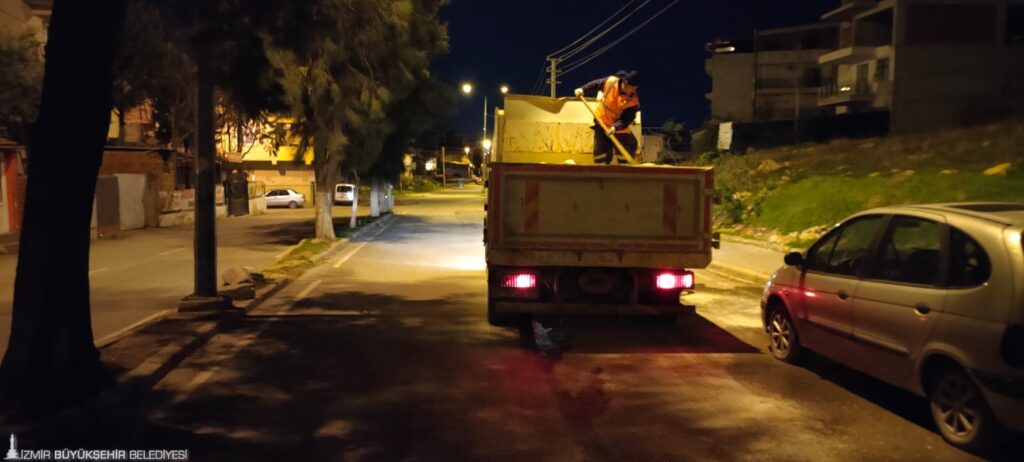 İzmir Büyükşehir Belediyesi’nden kar ve buzla mücadele