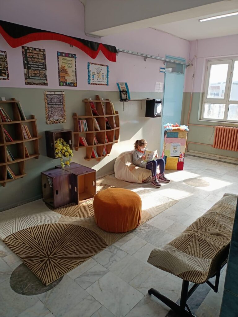 İzmir ‘Sıfır Atık Kütüphaneleri’ ile Geri Dönüşüm Kültürünü Yaygınlaştırıyor
