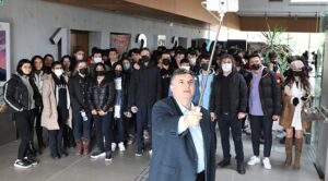 KINIKLI ÖĞRENCİLER “İYİ Kİ VARSIN EREN” DEDİ