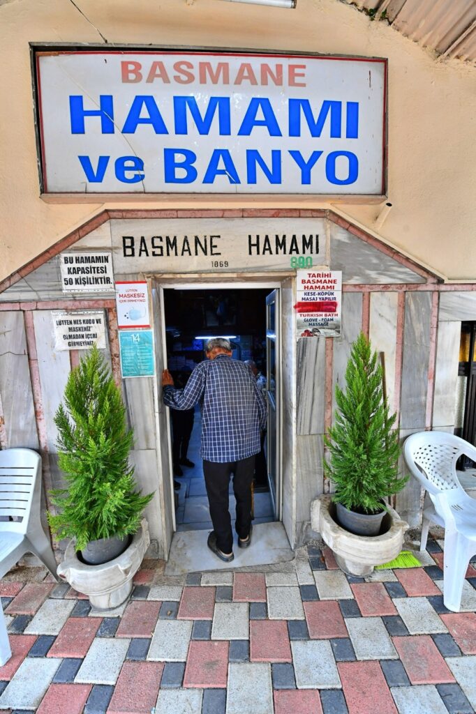 İzmir Büyükşehir Belediyesi’nin evsizlere sunduğu hizmetler büyüyor