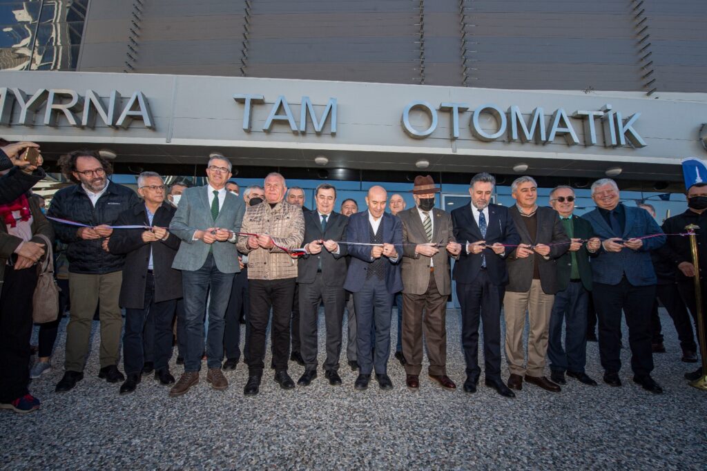 Türkiye’nin en büyük tam otomatik otoparkı İzmir’de açıldı