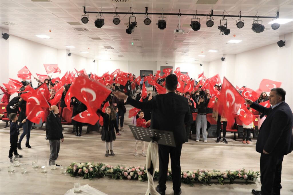 KINIK BELEDİYE KOROSUNDAN MUHTEŞEM KONSER