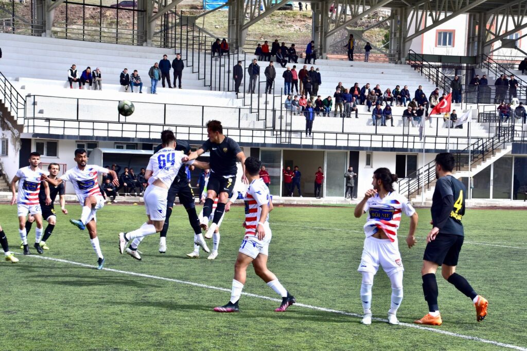 ALİAĞASPOR FK DEPLASMANDA FARKLI KAZANDI