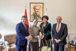 Başkan Soyer Gelecek Partisi Lideri Davutoğlu’nu ağırladı