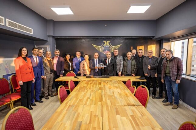 Başkan Soyer Ege Bölgesi Sivas Dernekleri Federasyonu’nu ziyaret etti